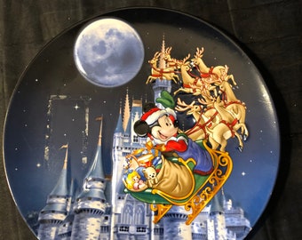 Walt Disney World Christmas plate Mickey in sleigh over Cinderella castle gently used
