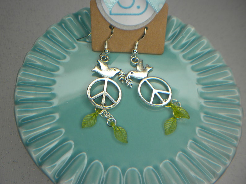 I Am PeaceChoker NecklaceEarringsBracelet Peace Sign and FlowersRainbow colors 15 34 inches
