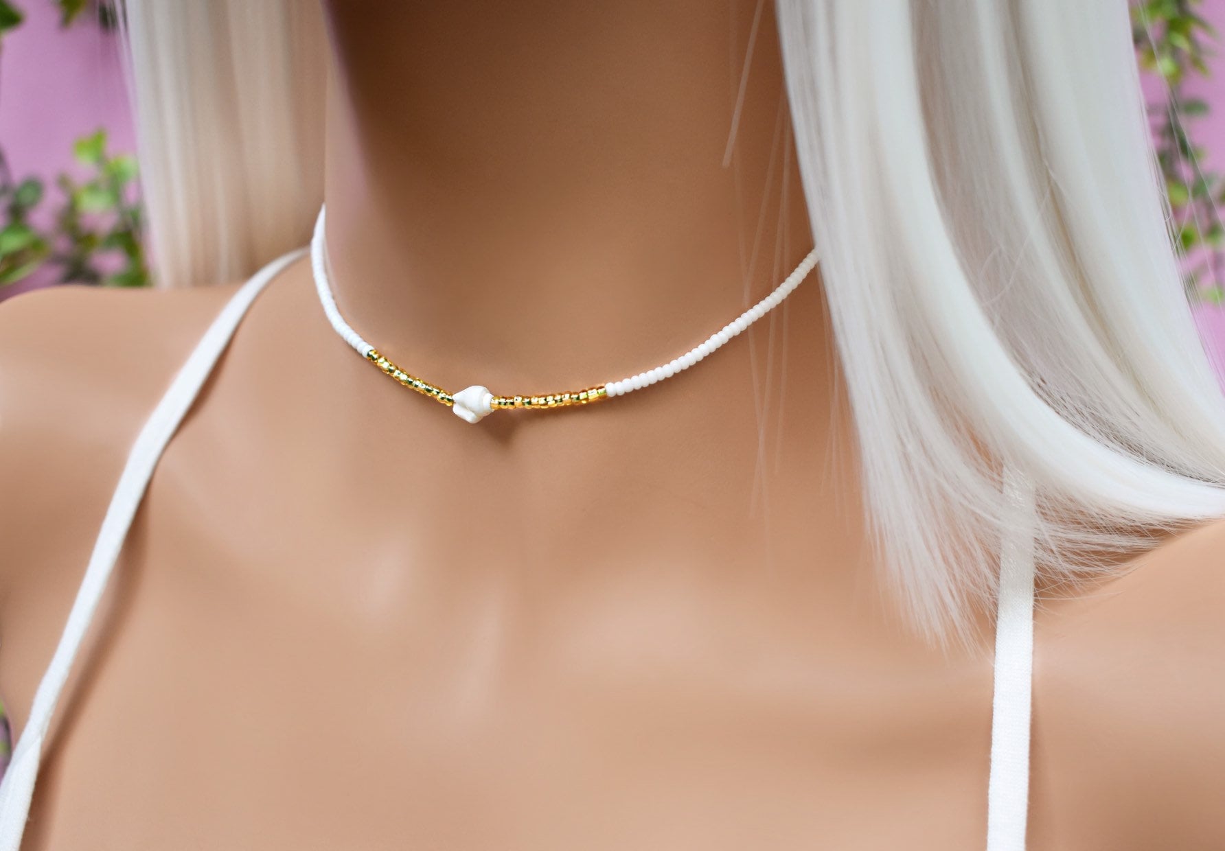White Shell Choker Necklace main image 0