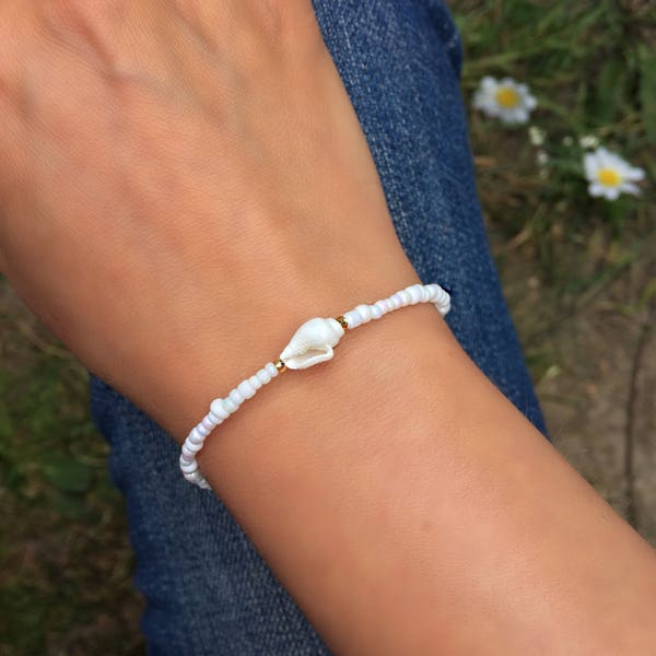Pulsera Seashell - Pulsera con cuentas - Joyería Seashell - Pulsera de Bali - Joyería de boda de la playa boho - pulsera de sirena - pulsera de apilamiento