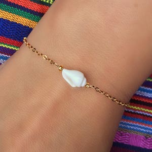 Shell Bracelet - Shell Jewelry - Gold Filled Bracelet - Minimalist Bracelet - Wanderlust Jewelry - Beach Wedding Jewelry - Beach Jewelry