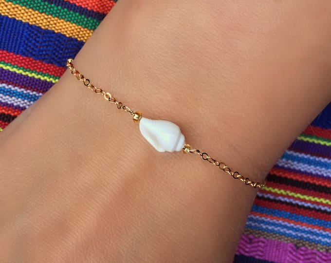 Shell Bracelet - Shell Jewelry - Gold Filled Bracelet - Minimalist Bracelet - Wanderlust Jewelry - Beach Wedding Jewelry - Beach Jewelry