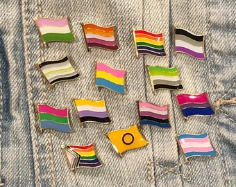 FLYING LGBT FLAGS Rechteck Emaille Pin klein - Brosche - Label Pin - Geschenk - Pride