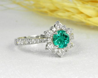 Emerald Engagement Ring | Emerald and Diamond Cluster Ring | White Gold Vintage ring | Halo Anniversary Unique Bridal Ring | Vintage Ring