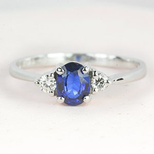 Anillo de compromiso con zafiro azul - Anillo de compromiso con zafiro azul y diamantes - Listo para enviar, anillo de zafiro azul / anillo de compromiso delicado