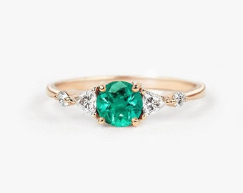 Emerald Engagement Ring | Vintage Emerald and Trillion Diamond ring | Dainty ring | Stackable Ring in 9k/14k/18k Rose, Yellow or White Gold