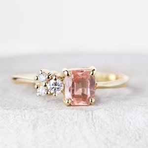 Anillo de compromiso de zafiro de melocotón-anillo natural de ceilán de melocotón sapphire y anillo de compromiso de diamantes en oro amarillo-zafiro y anillo de diamantes