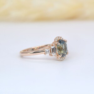 Teal sapphire and baguette diamond cluster engagement ring

 Teal sapphire 
 Approx. 8.35mm x 6.08 mm oval shape
 1.50ct


 Color G and clarity VS quality
 2 x 2mm princess cut 2 pcs
 2 x 4mm baguette cut 2pcs
 1.5mm Round brilliant-cut 8 pcs