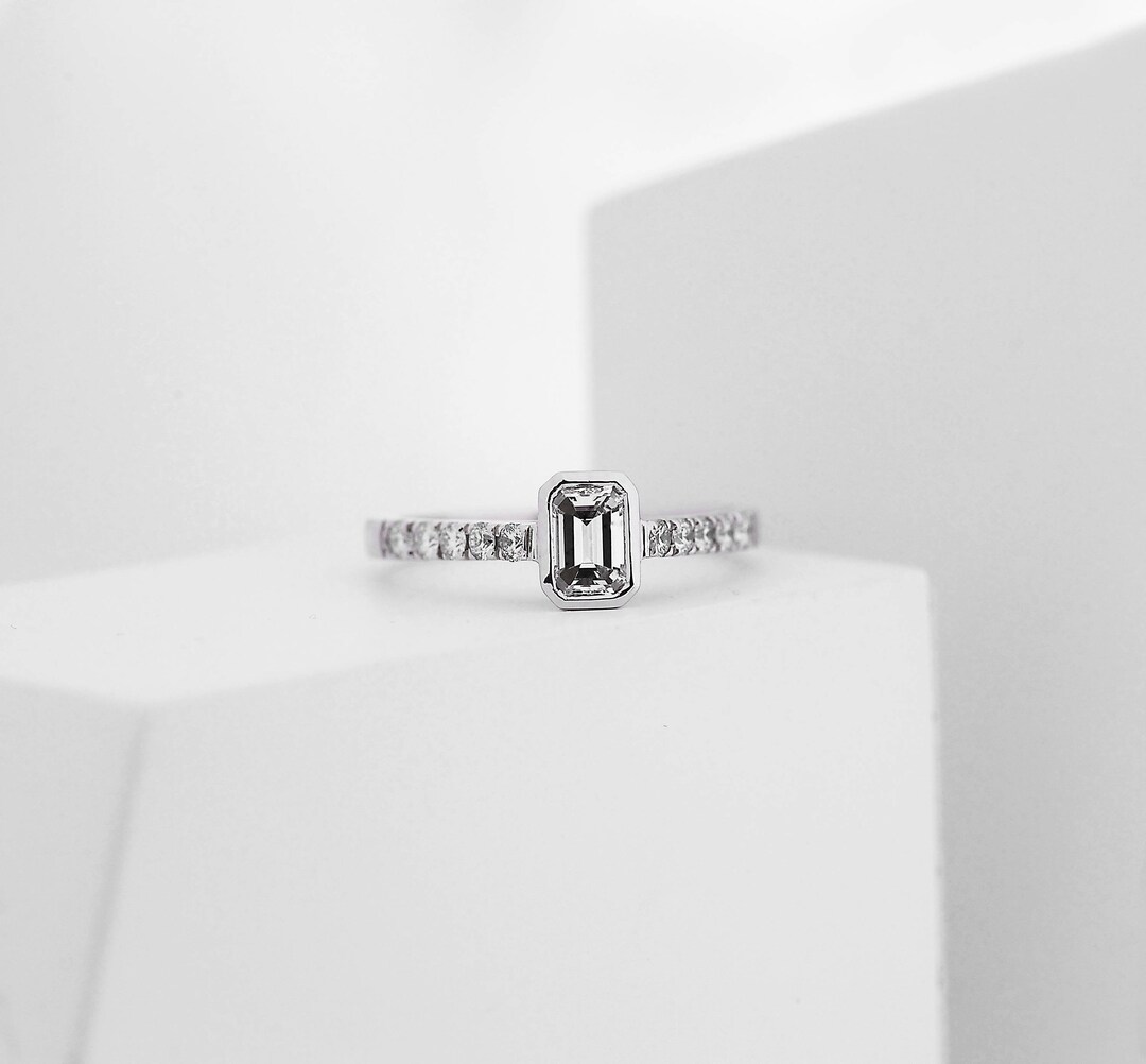 Diamond Engagement Ring in 950 Platinum Diamond Solitaire Engagement