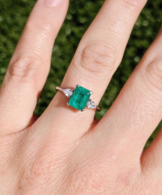 Emerald green stone platinum plated open ring with cz -