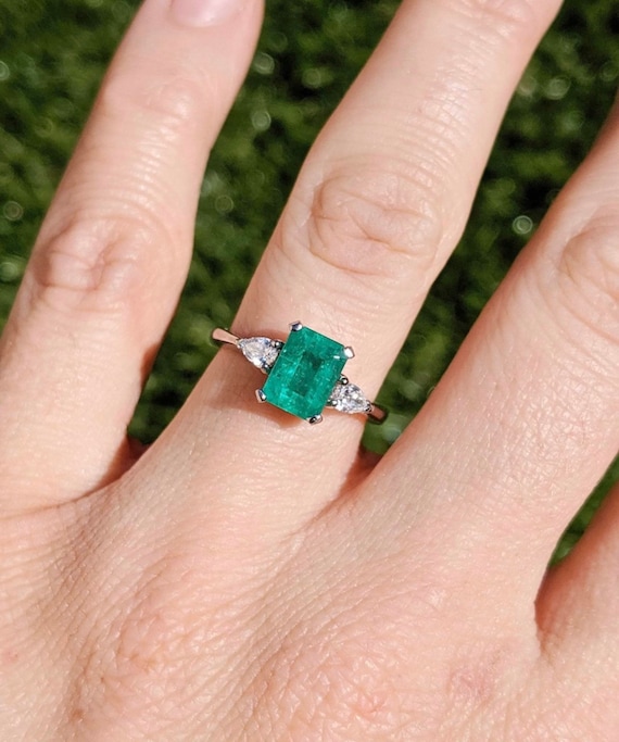 Emerald ring Vintage Emerald Ring Platinum 1.65ct Colombian Emerald Tear drop Diamonds Ring Emerald gold ring Emerald engagement ring