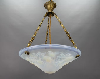 Lampada a sospensione francese in vetro opalescente di P. Maynadier