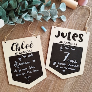 Carte étape bébé en bois fanion