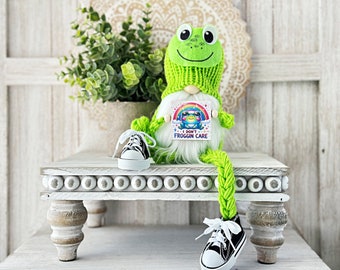Frog Gnome with 'I Don't Froggin Care' Sign - Quirky Tiered Tray Decor