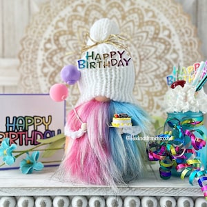 Nain de joyeux anniversaire, nain d'anniversaire, décor de plateau à plusieurs niveaux, cadeau d'anniversaire, cadeau de nouveauté, nain rustique, décor de nain, tomte suédois, nain en tricot,