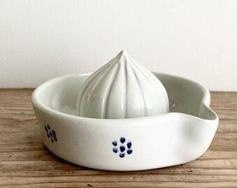 Handmade Ceramic Citrus Juicer: Vintage Style
