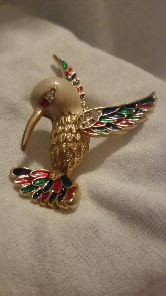 Brilliantly Colored Hummingbird Pin Has It All!