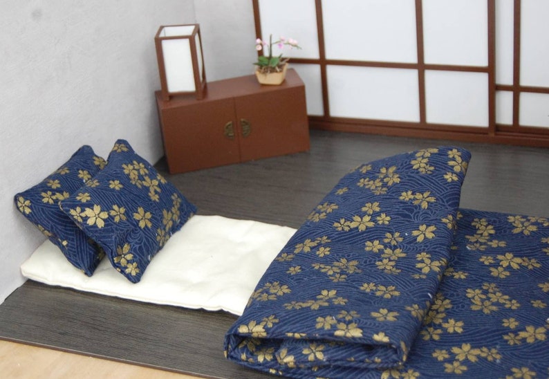 Chinese / Japanese bed / futon for pullip, Blythe, fashion royalty, phicen or others of the same size image 4