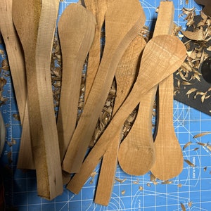 Tien 12-inch lepelsnijwerkvormen om klein te maken met je lepelsnijset