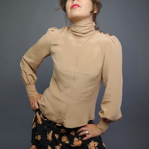 Tan blouse Puffy sleeves Turtle neck Button cuffs Heavyweight viscose MEDIUM size