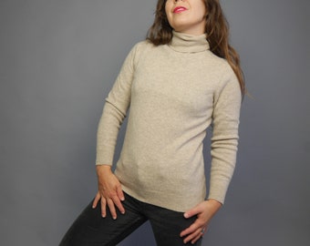 Beige Wolle Rollkragenpullover Lässiger dünner Pullover Lange Ärmel Taillierter Pullover aus Schurwolle S M Größe