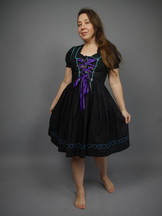 Black Dirndl with front lacing Black blouse Sleev… - image 2