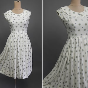 Weißes Kleid 50er Jahre Vintage Viskose Kleid Ärmellos und plissiert Vollrock Fit and Flare S XS