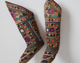 Botas Afghani Bordadas Multicoloridas Tamanho 36