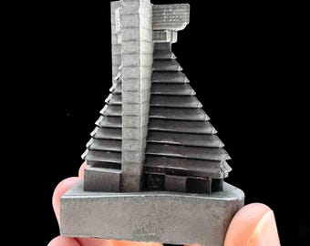 La Pyramide, Abidjan - Concreet brutalisme, brutalistische architectuur Model: Mini 054