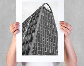 Hollings Building-risografieprint | A3 zwart-wit poster met brutalistische architectuur