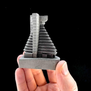La Pyramide - Miniatur Beton Architektur Modell: Mini 054
