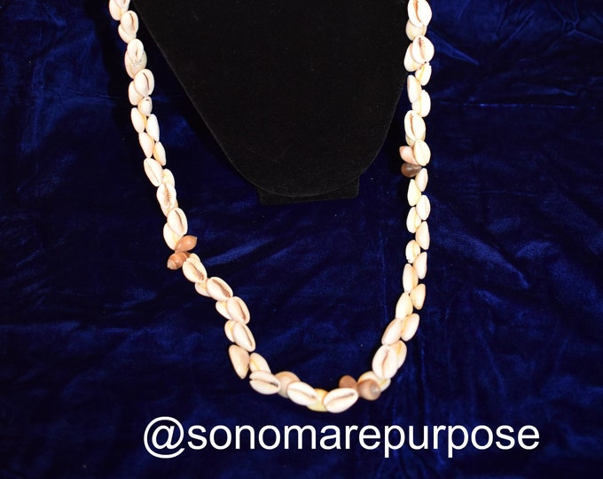 Vintage Polynesian Sea Shell 39" Necklace, Vintage Handmade Necklace,Tiki Necklace, hell Necklace,Vintage Sea Shell Necklace,Tiki Necklace