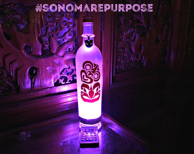 Frosted Wine Bottle Light Brown Hei Tiki Maori Tiki God with Vintage Sea Shell Topper Multi Color Lights w Remote Tiki Bar Light, Tiki Bar