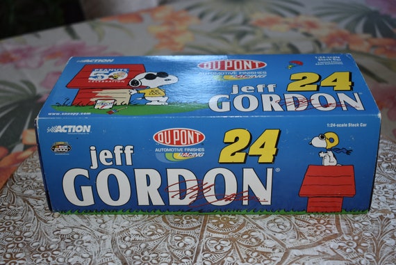 スヌーピー PEANUTS NASCAR 1/24 jeff GORDON Snoopy Jeff Gordon NASCAR 1:24 Scale Stock Car Du Pont | eBay