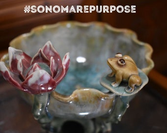 Primitive small ceramic vase with a little frog sitting on the lillypad and dark pink flower 3 1/2 x 3 1/2 Primitive small ceramic vase with a little frog sitting on the lillypad and dark pink flower 3 1/2 x 3 1/2
