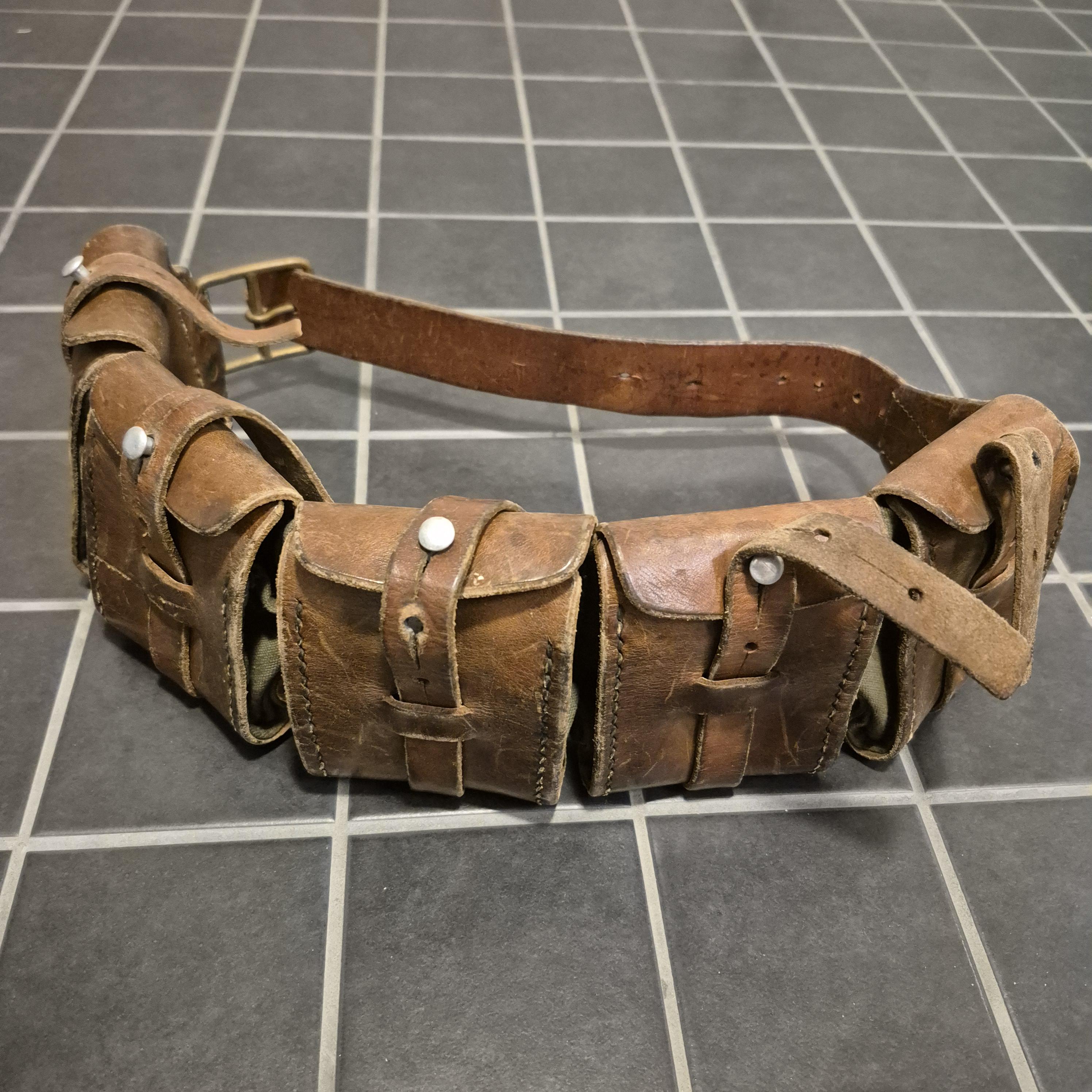 20s 30s ミリタリー　ヴィンテージ　スウェーデン軍　　マシンガンベルト Swedish Army Leather Belt - Etsy