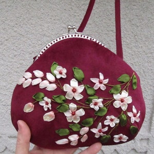 bestellen. Kleine Samt Geldbörse mit Kiss Lock, Band bestickte Abendtasche, kleine Samt Burgunder Clutch, florale Kiss Lock Samt Geldbörse,