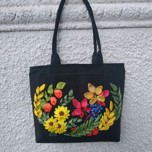 Por encargo. Bolso de tela bordado, Bordado de cintas, Bolso de temporada, Cartera bordada negra, Bolsa de regalo de temporada de cumpleaños, Bolso de hojas de otoño.