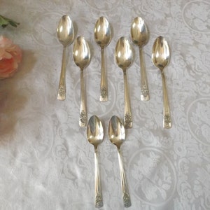 Set of 8 Rogers & Bro 1949 Dawn pattern Delightful Set lot 8 Silver plated 6 dinner spoons and 2 tea spoons  Banquet wedding Gift idea