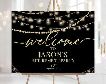 Puede incluir: Un cartel de bienvenida negro con letras doradas brillantes y luces de cadena. El cartel dice "Bienvenido a la fiesta de jubilación de Jason el 18 de agosto de 202X".
