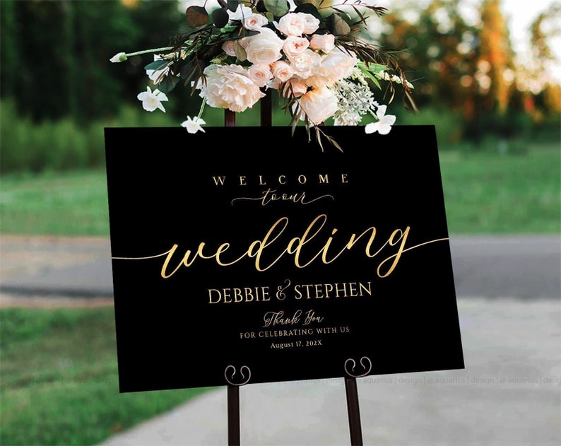 Black and gold wedding decor