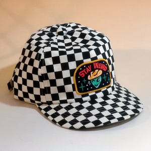 Chapeau souple à carreaux à 5 panneaux Stay Weird