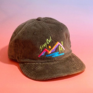 Sombrero de pana bordado: estilo retro de los 90