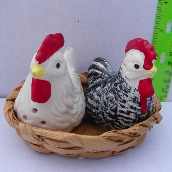 Vintage Hen and Rooster Salt and Pepper Shakers , Ceramic Chickens S&P Shakers , Mid Century Ceramic Figurines , Kitchen Accessories , Bird