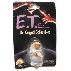 E.T. The Extra Terrestrial  PVC Figure , ET Miniature Figure , E T in Blanket Cake Topper , 1982 E T Movie , LJN Action Figure , Alien Toy