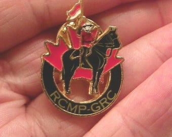 ヴィンテージ RCMP GRC ピン - マーチ ウェスト 1874-1999 - Etsy 日本
