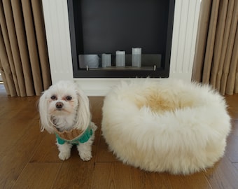 Cama para cães em pele de carneiro verdadeira, cama aconchegante de pelo.