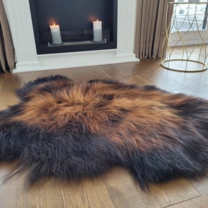 Black & Brown Sheepskin Rug: Long Wool Decorative Comfy Rug (120x80cm)