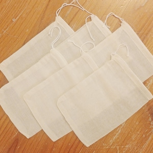 Pochette à friandises - Sacs à cordon en mousseline de coton naturelle fine et écologiques beige clair - 12 x 15 cm - Lot de 6 petits sacs