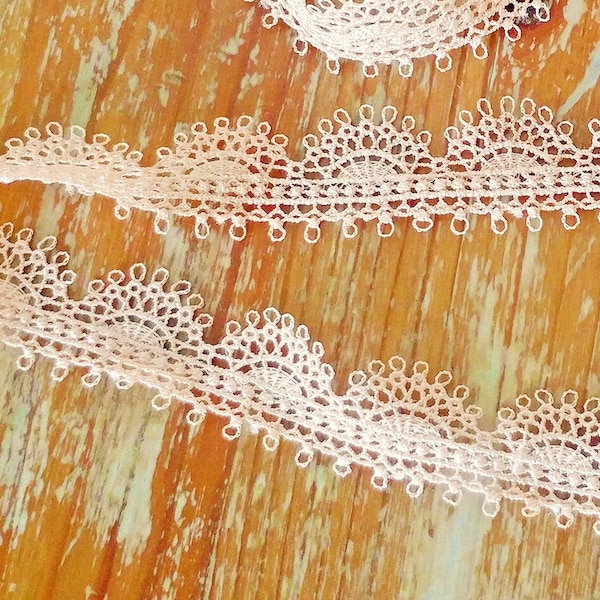 Lovely! Light Skintone Pale Peach Beige Scallop Lace Trim - 1 Yard - 1 Inch Width - Fine High Quality Non-Stretch Boho Style Lace